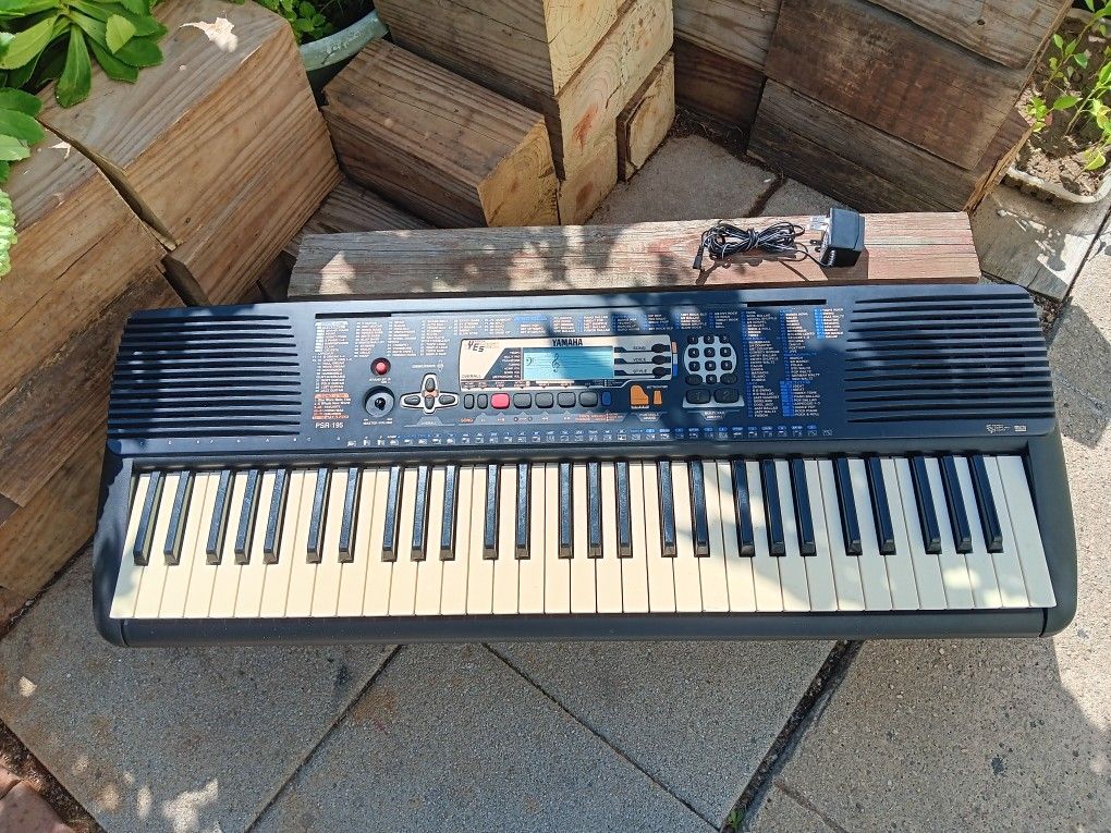 Yamaha Electronic Keyboard Works Great