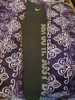 Like new nike leggings size medium. 20$