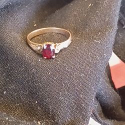 Vintage 10k Gold Natural Ruby Ring - 1.7g Estate Jewelry