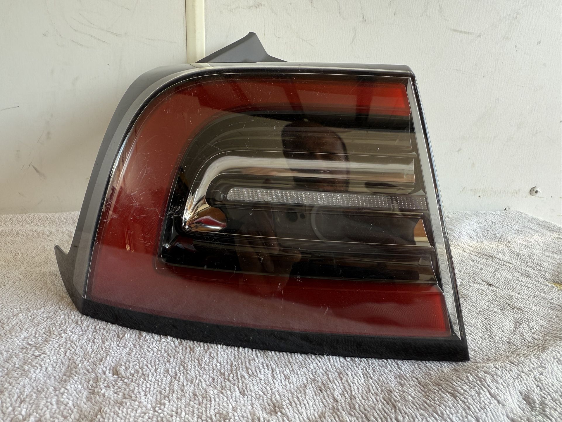 2017-2023 Tesla Model 3 LED TAILLIGHT LH Driver Side
