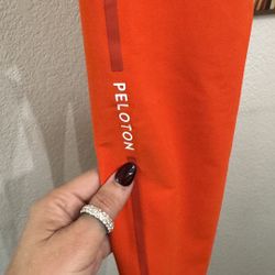 Peloton orange women’s leggings in great condition size small
