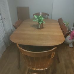 Dining Room/ Kitchen Table With Leaf 
