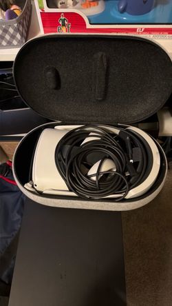 Quest 2 with link cable & travel case