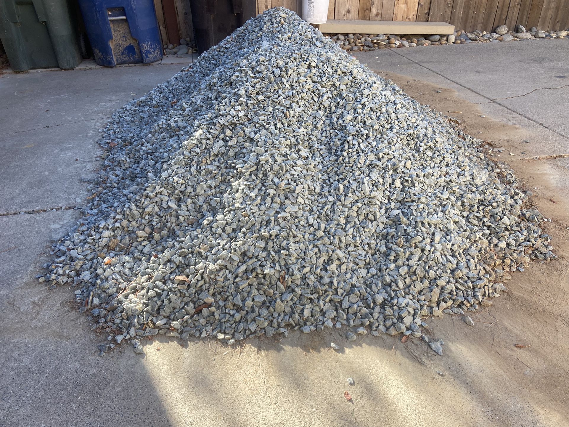 Free Rock For Landscaping 1.52 Yard for Sale in Citrus Heights, CA