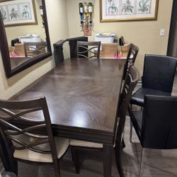 Extendable dining table And 6 Chairs