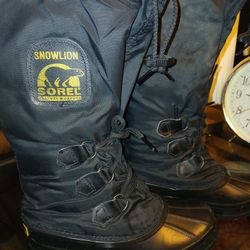Sorel Women's SnowLion SIZE 5 Insulated Winter Boots 
