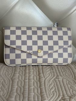 BRAND NEW LOUIS VUITTON ELEGANT PURSE
