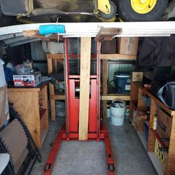 Hydraulic Lift, Red, Used