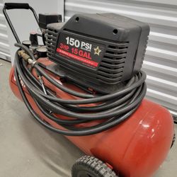 Craftsman 150psi 15 Gallon 3HP Electric Air Compressor. Comes With Hose. 