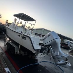2007 Mako Cuddy Cabin Boat 