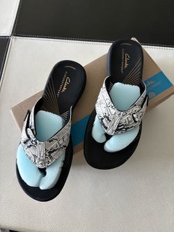 Clarks Sea Breeze Python flip flop