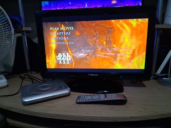 TV/DVD/Remote Set