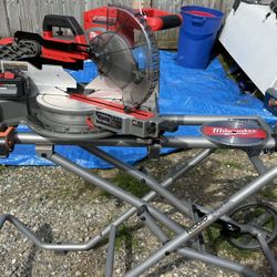 Milwaukee 10” dual bevel miter saw w/Stand and Battery.