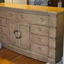 Dresser