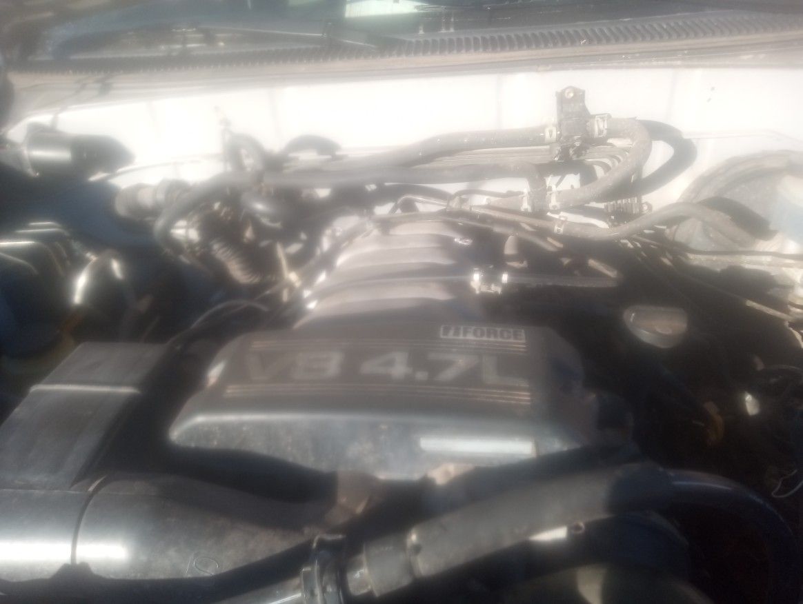 4.7 L V8 Out Of A 01 Toyota Sequoia Excellent Motor