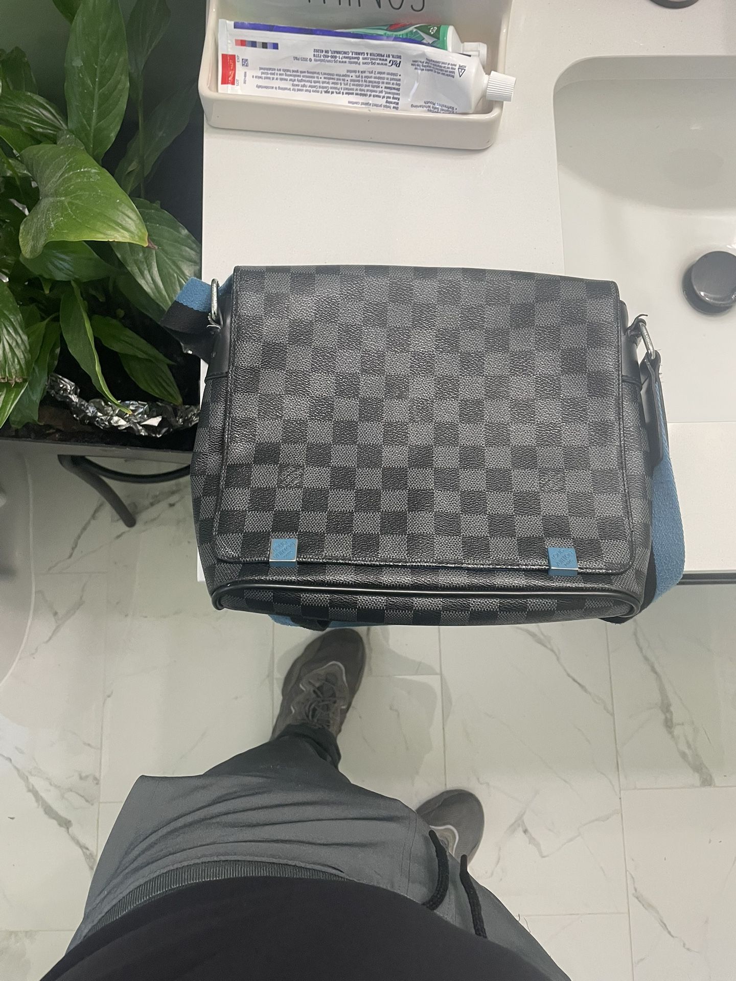 Louis Vuitton District Messenger bag