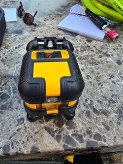 DEWALT Self-Leveling Cross Line Laser Level (Model DW08802CG) + Hard Case