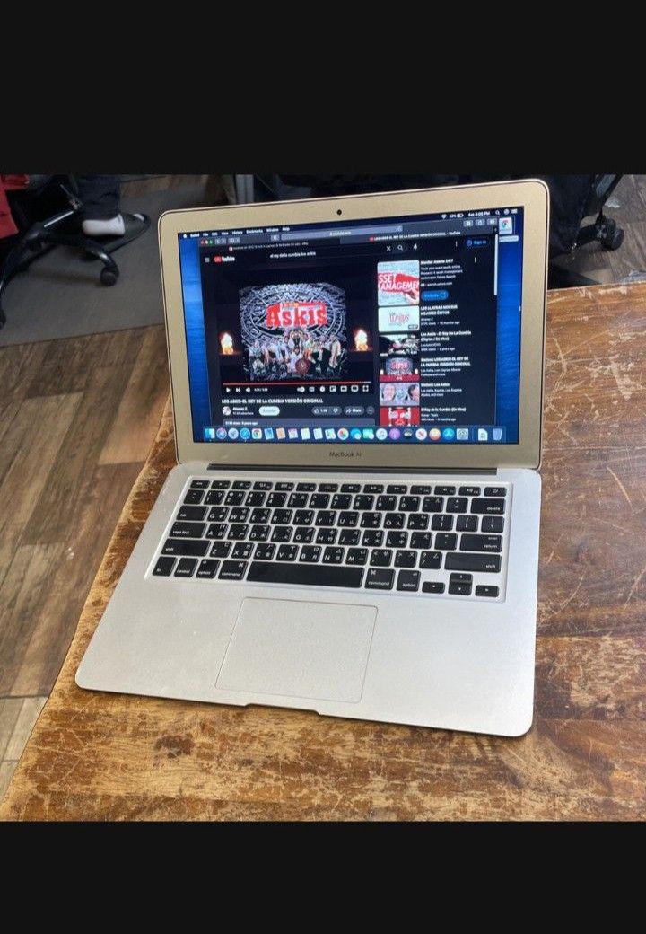 MacBook Air Working Fine Charger Included