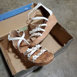 Girl's  White Flowers Shoes Size 5