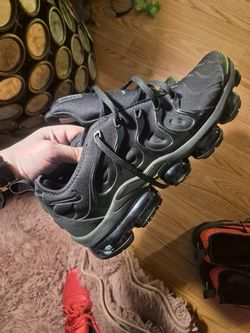 Airmax vapors size 10 .5 and 11