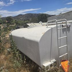 4000 GALLON WATER TANK 