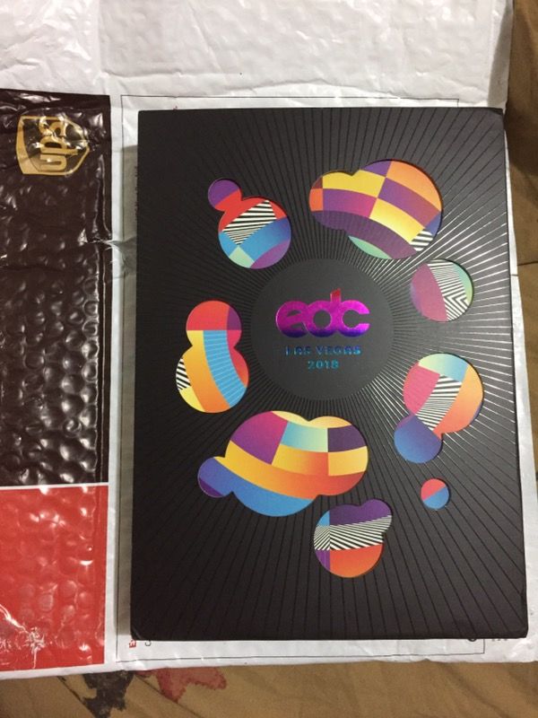 2 EDC - 3 Day GA passes + two 3D Collectible Magnet