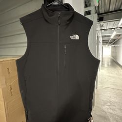 Men’s Black North Face Vest - Medium 