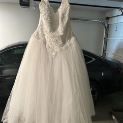 Elegant Lace & Tulle Wedding Gown - Size 16W (Plus Size)