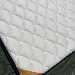 Dreamcloud Premiere Rest King. 