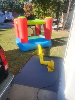 Small kids bouncy house