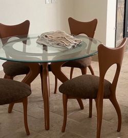 Dining room table