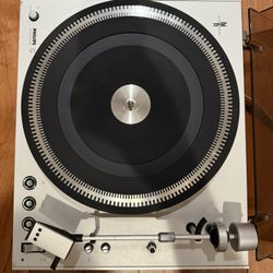 Phillips 212 Turntable 
