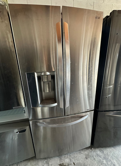 LG Stainless Steel FrenchDoor Fridge with IceMaker