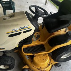 Cub Cadet Lawnmower Tractor 