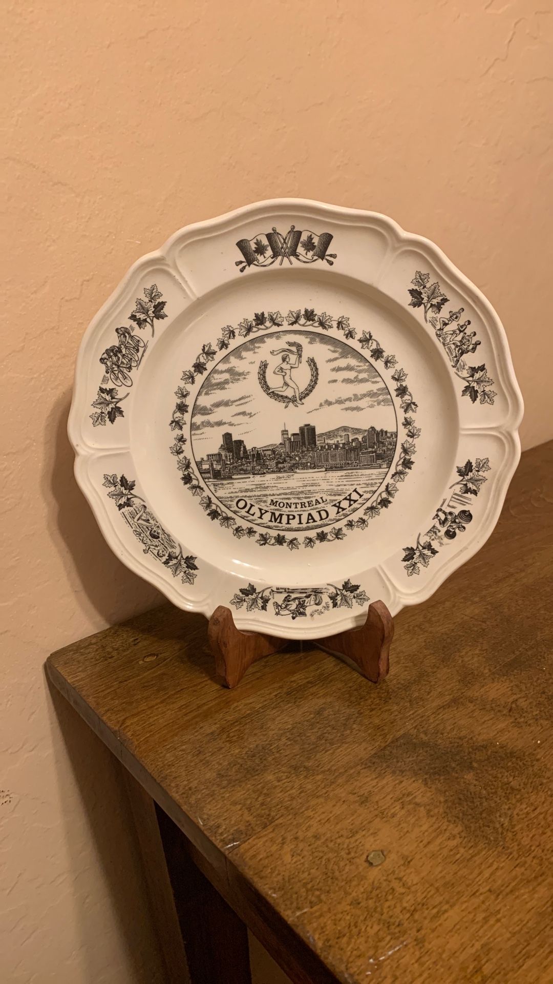 Vintage Wedgwood Collector Plate. 1976. Mint
