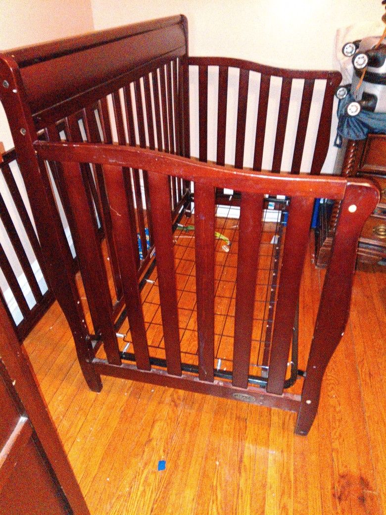 Crib Or Little Bed For Sale Mattress Include ,