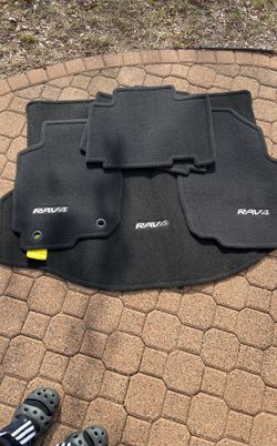 Toyota Rav4 Mats Set 