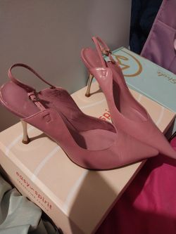 7 1/2 Size  Women's Shoes Leather Material With A Silver