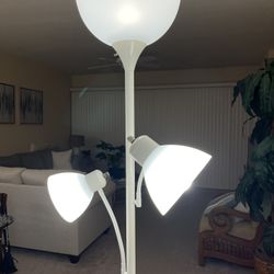 Very solid floor lamp White