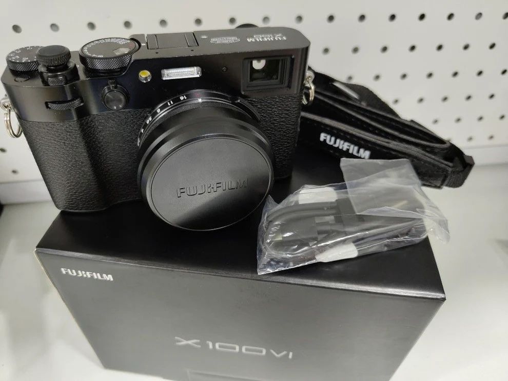 Fujifilm X-Series X100VI 40.2MP Compact Camera