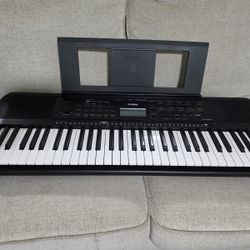 Yamaha PSR-E273 61-Key Keyboard with Music Stand & Carrying Bag