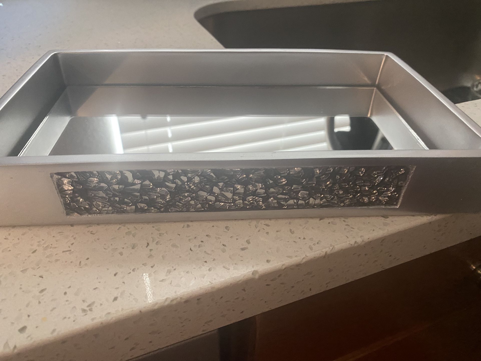 MIRRORED TRAY