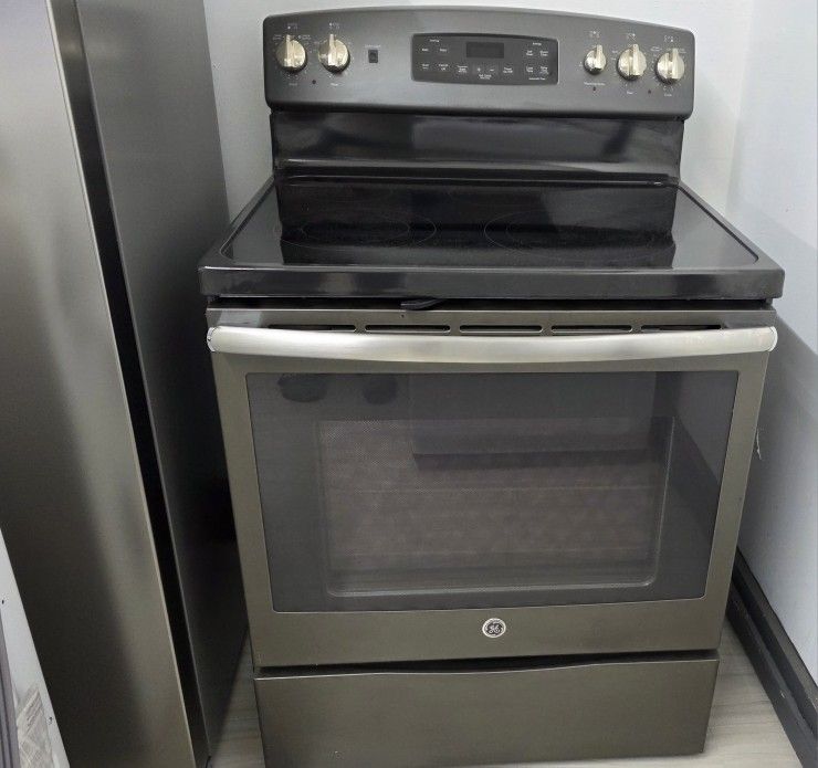 GE 30" Electric Stove for Sale 
(Works Great)
Comes w/Warranty 
Delivery Available
