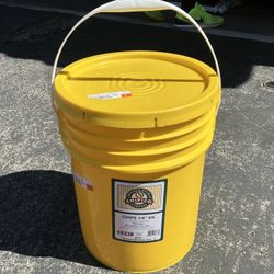 5 GALLON YELLOW CLEAN BUCKETS -  FREE LIDS