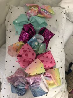 Jojo Siwa bows