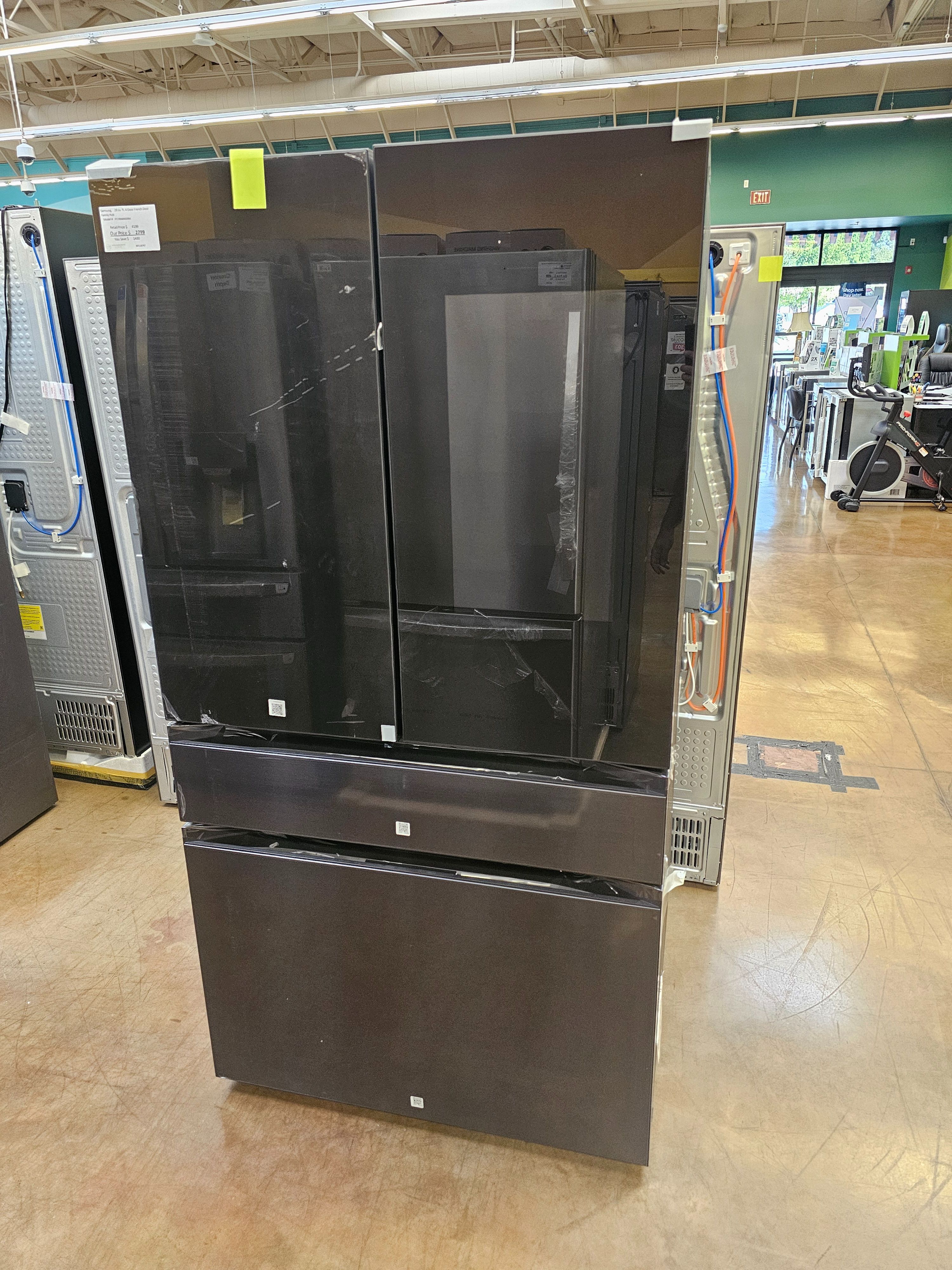 Refrigerator Smaung Family Hub Smart with black glass and black stainless steel Panels