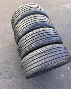 225 45 17 KUMHO I'm selling this set of tires with 80% life left on all 4