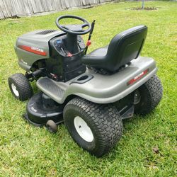 Craftsman Lawn Tractor 490cc 17hp Motor. 42" Deck, New Battery, Oil & Filter. Runs  Great