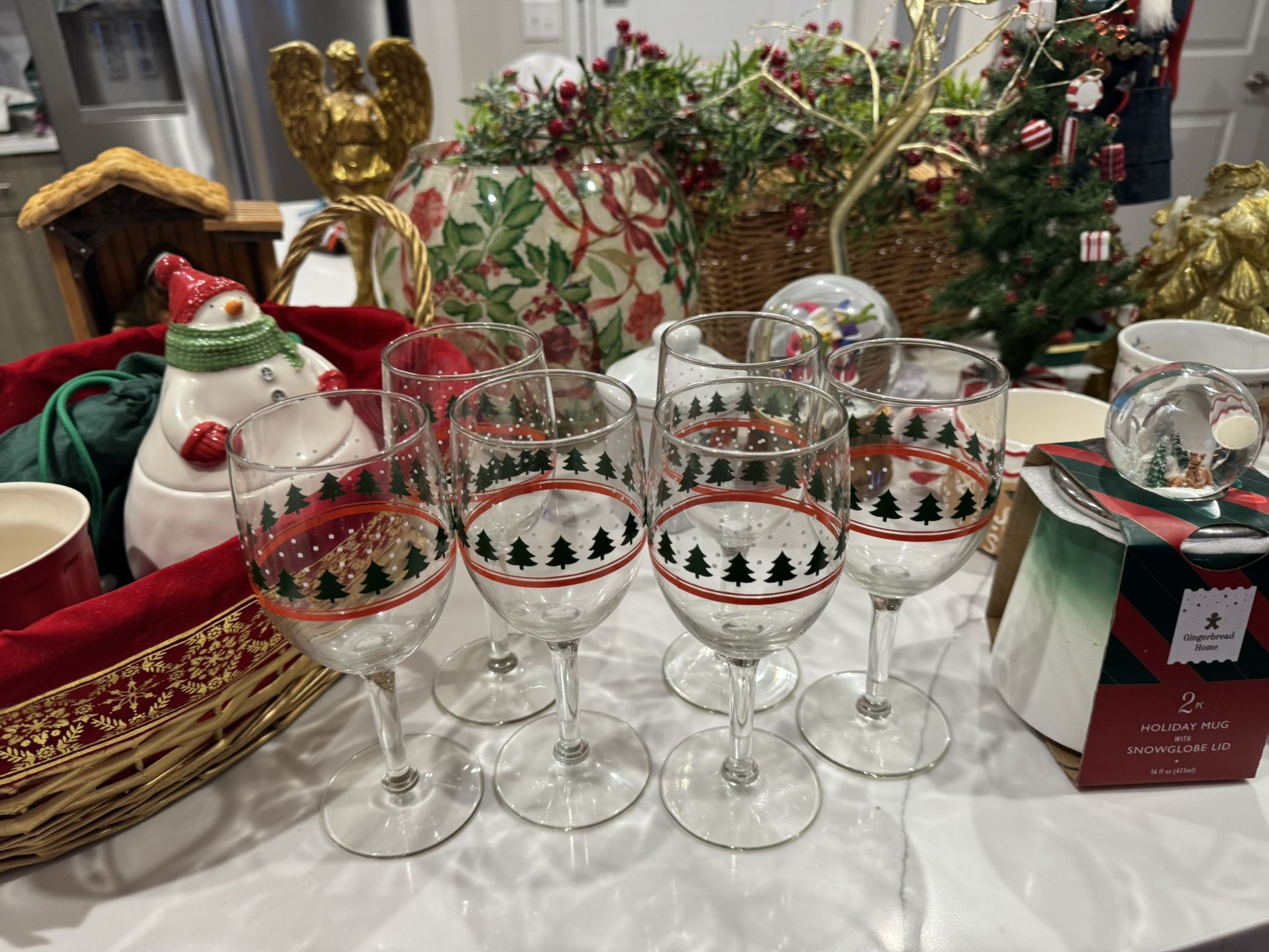 Holiday Christmas Glassware And Decor