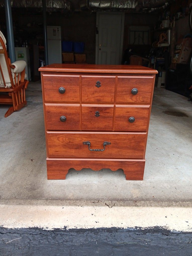 2-Drawer End Table 